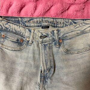 American Eagle Outfitters women's Light Blue Relaxed Jeans